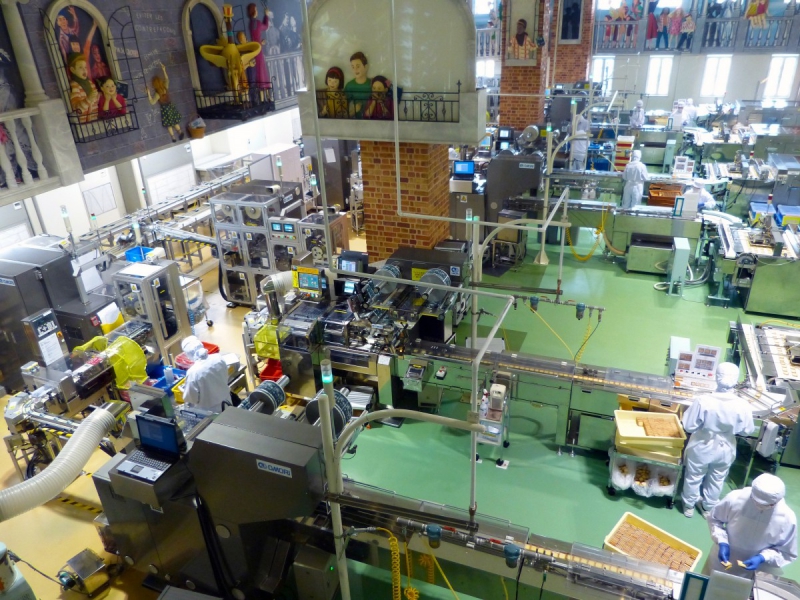 chocolaterie-CANNES-min_japan_sapporo_chocolate_factory_label_packaging_cookie_machine_operators-961509